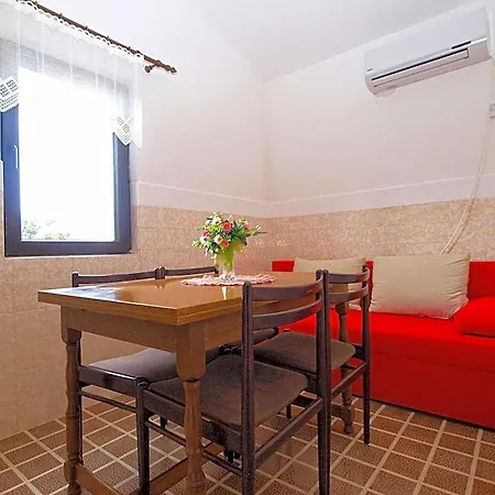 1408 Hotel Banjole